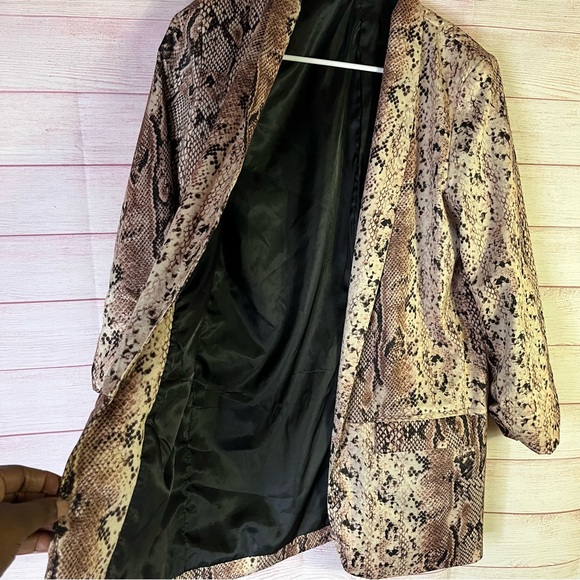 Beautiful Open Front Snake Print Blazer Jacket Size Small - Picture 5 of 8